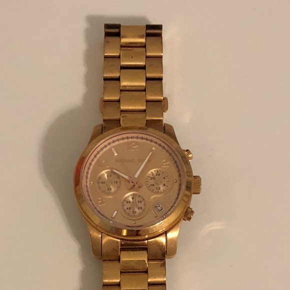 Michael Kors Runway Rose Gold Watch - Picture 8 of 9